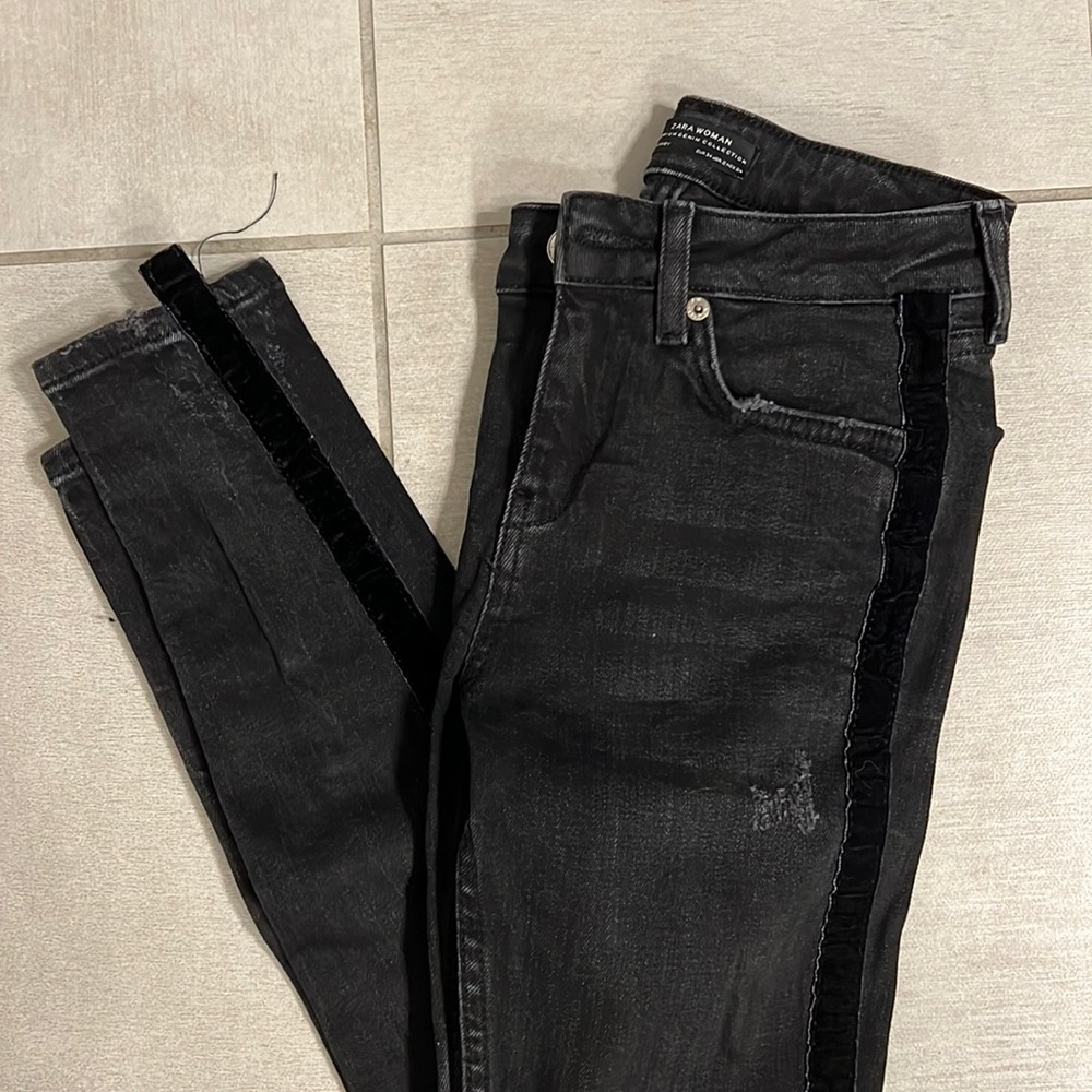 Zara jeans  fits like 0